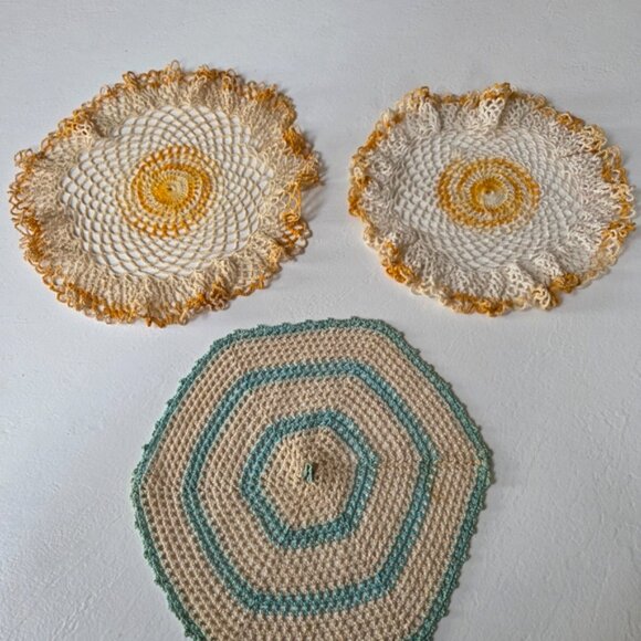 Vintage Lace Trimmed Handkerchief Set - Picture 10 of 14